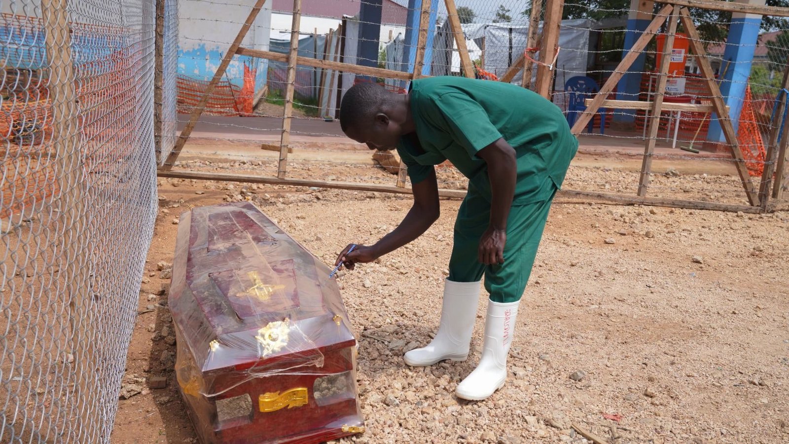 Bereits mehr als 2.000 Menschen starben im Kongo an Ebola. (Archivbild)Dieudonne Dirole/AP/dpa Bereits mehr als 2.000 Menschen starben im Kongo an Ebola. (Archivbild)Dieudonne Dirole/AP/dpa