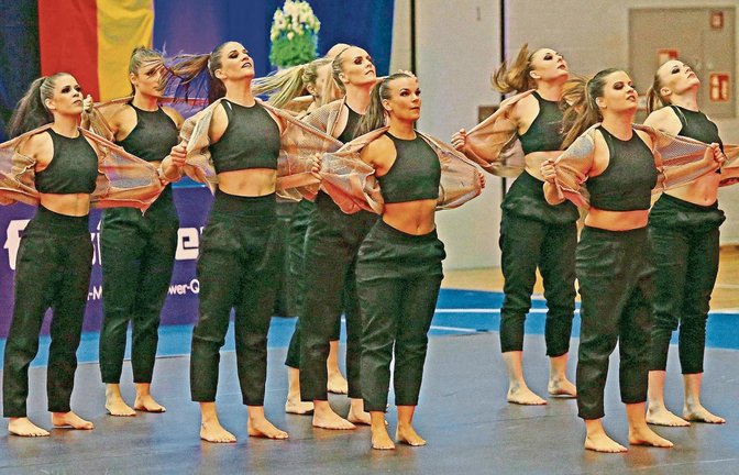 Die Formation Dance Works vom 1. TC Ludwigsburg: Gut ein halbes Jahr dauert es, bis die Frauen zwischen 23 und 34 Jahren die Schritte und die Performance perfekt beherrschen.  Foto: Baumann