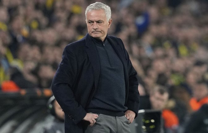 Jetzt ist es offiziell: Startrainer José Mourinho kehrt zum spanischen Fußball-Rekordmeister Real Madrid zurück (Archivfoto).<span class='image-autor'>Foto: Khalil Hamra/AP/dpa/Khalil Hamra</span>