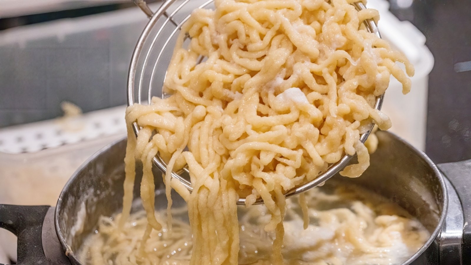 Entdecken Sie köstliche Beilagen und Rezepte für Spätzle, von Zwiebelrostbraten bis Käsespätzle. Finden Sie jetzt heraus, was man zu Spätzle essen kann!Foto: Marc Stephan / Shutterstock.com Entdecken Sie köstliche Beilagen und Rezepte für Spätzle, von Zwiebelrostbraten bis Käsespätzle. Finden Sie jetzt heraus, was man zu Spätzle essen kann!Foto: Marc Stephan / Shutterstock.com