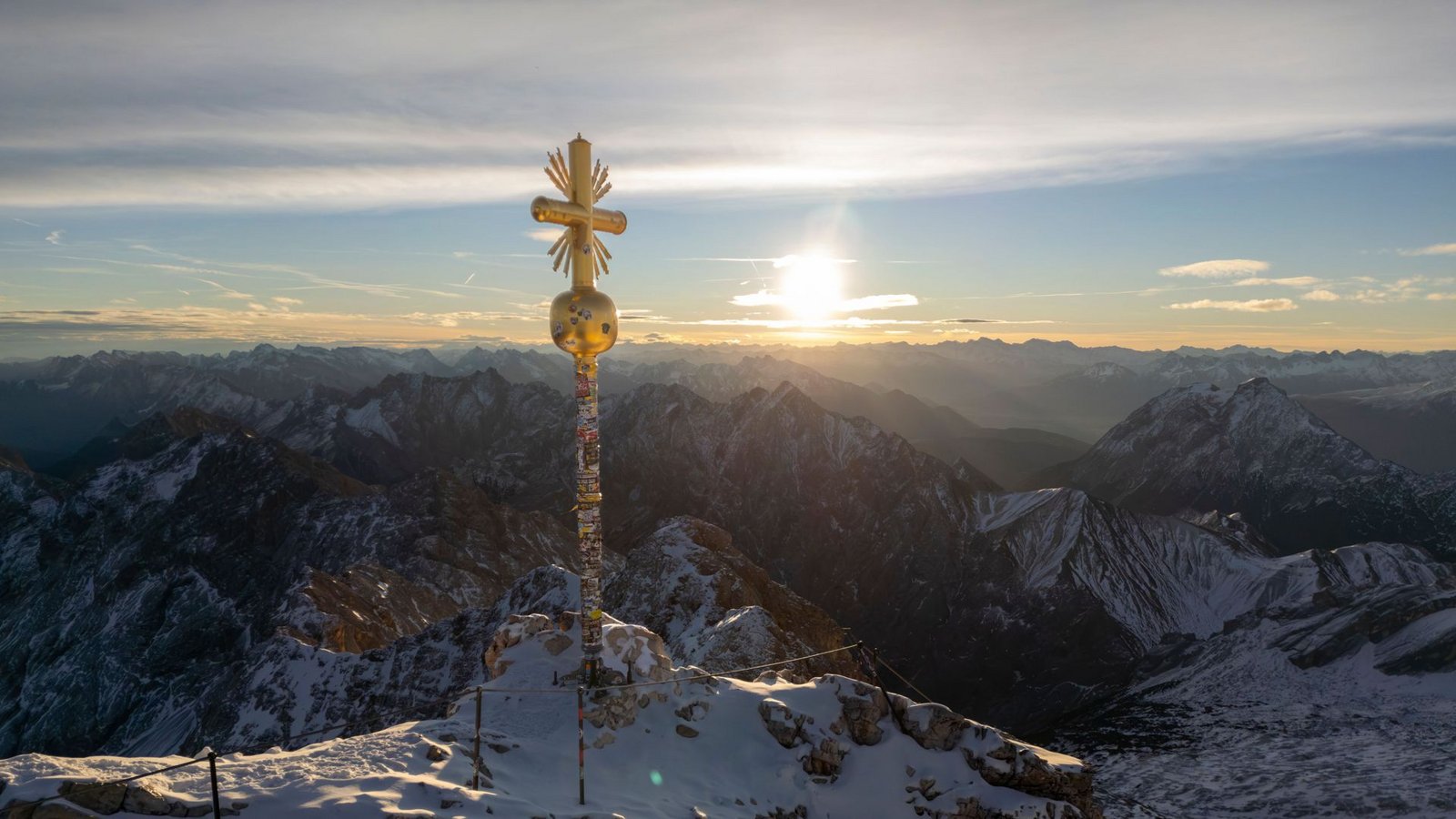 Zu einem tödlichen Unglück ist es auf der Zugspitze gekommen. (Archivbild)Foto: Peter Kneffel/dpa/Peter Kneffel Zu einem tödlichen Unglück ist es auf der Zugspitze gekommen. (Archivbild)Foto: Peter Kneffel/dpa/Peter Kneffel