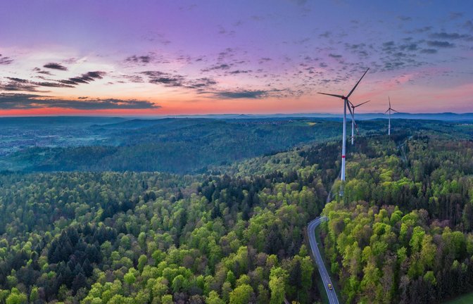 Hilft frühe und transparente Kommunikation dabei, dass weniger Menschen gegen Windkraftwerke sind?<span class='image-autor'>Foto: imago images/Westend61/Stefan Schurr</span>