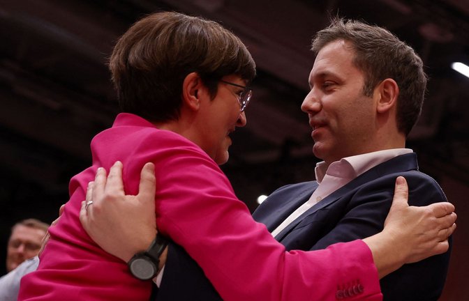 Wiedergewählt als SPD-Chefs: Saskia Esken und Lars Klingbeil.<span class='image-autor'>Foto: AFP/Odd Andersen</span>