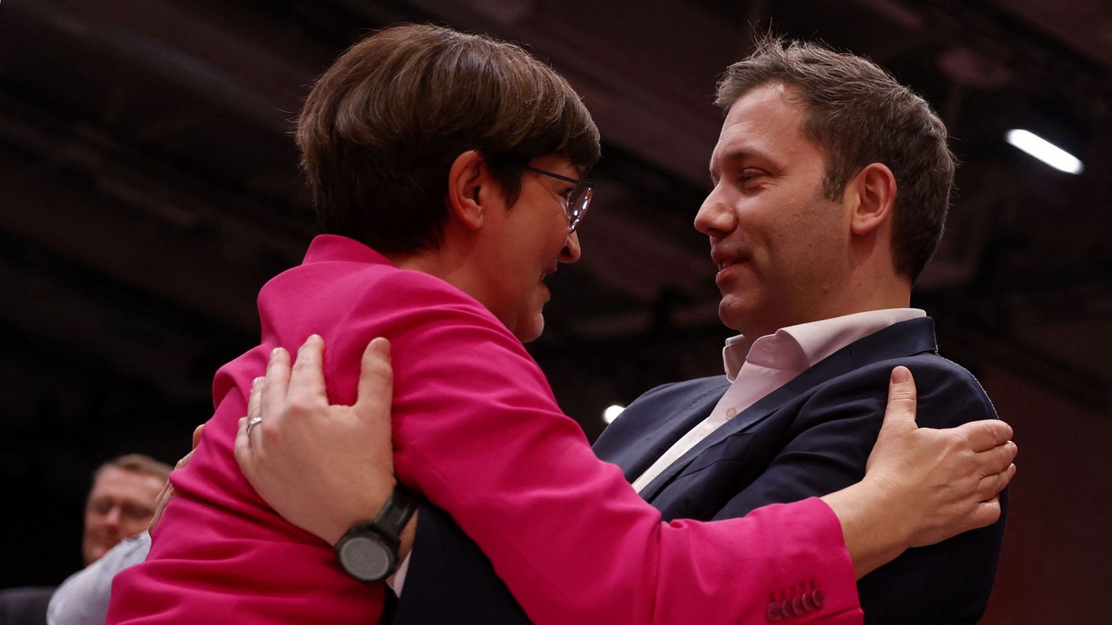Wiedergewählt als SPD-Chefs: Saskia Esken und Lars Klingbeil.Foto: AFP/Odd Andersen Wiedergewählt als SPD-Chefs: Saskia Esken und Lars Klingbeil.Foto: AFP/Odd Andersen