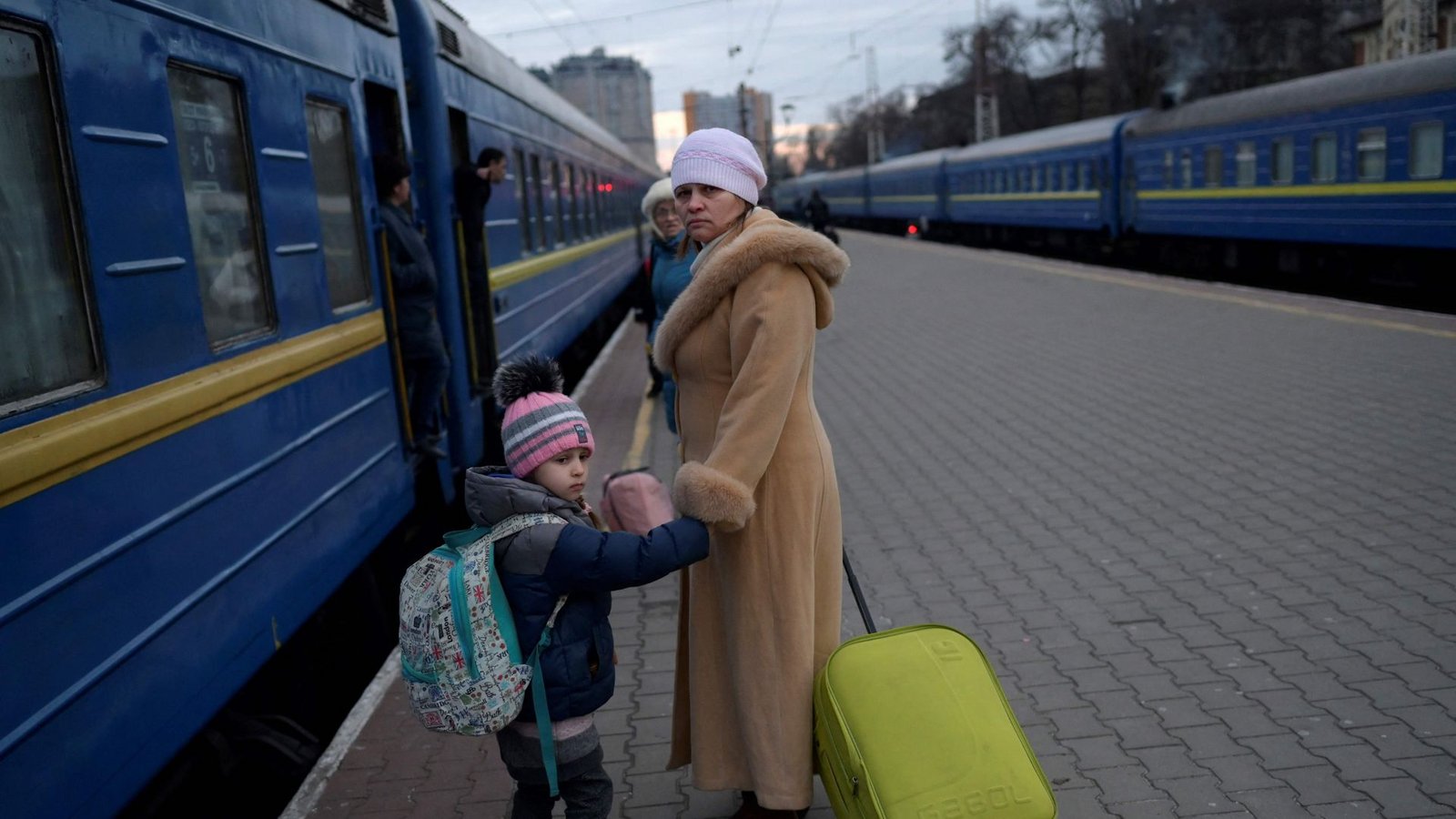 Der Zug nach Lwiw ist für viele Menschen die einzige Möglichkeit, aus der Ukraine zu flüchten.Foto: AFP/BULENT KILIC