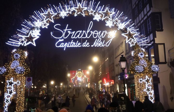Auf dem Weihnachtsmarkt in Straßburg tummeln sich immer viele Besucher aus Deutschland.<span class='image-autor'>Foto: IMAGO//Eibner-Pressefoto</span>