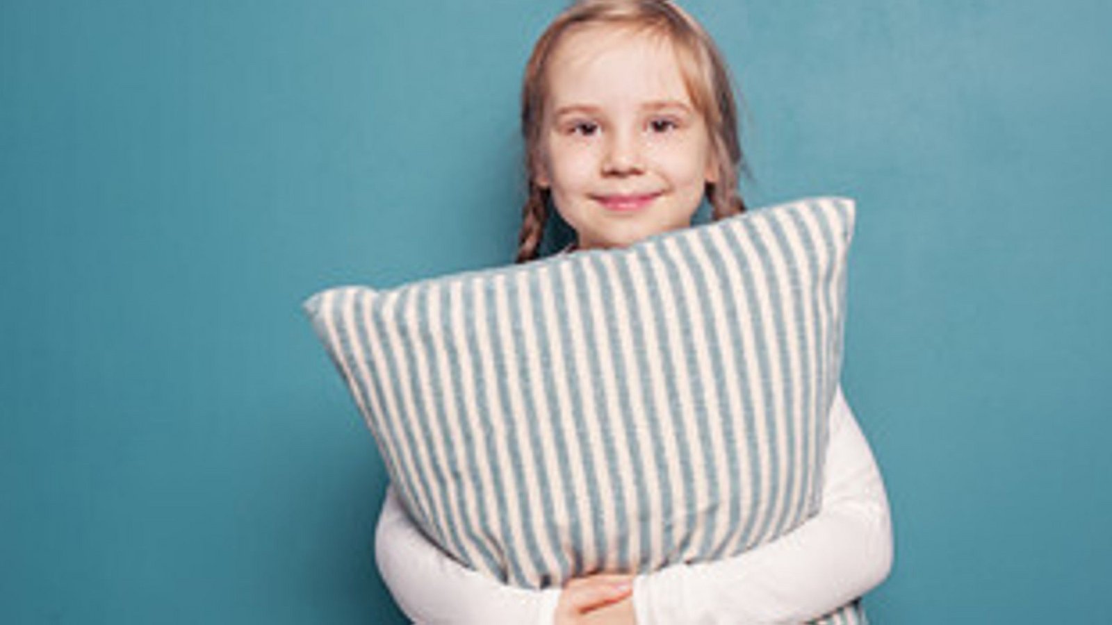 Ganz schön ausgeschlafen: Wenn Eltern keine Handys über Nacht im Zimmer dulden, schlafen Kinder mehr – und erreichen sogar bessere SchulergebnisseFoto: millaf - stock.adobe.com Ganz schön ausgeschlafen: Wenn Eltern keine Handys über Nacht im Zimmer dulden, schlafen Kinder mehr – und erreichen sogar bessere SchulergebnisseFoto: millaf - stock.adobe.com