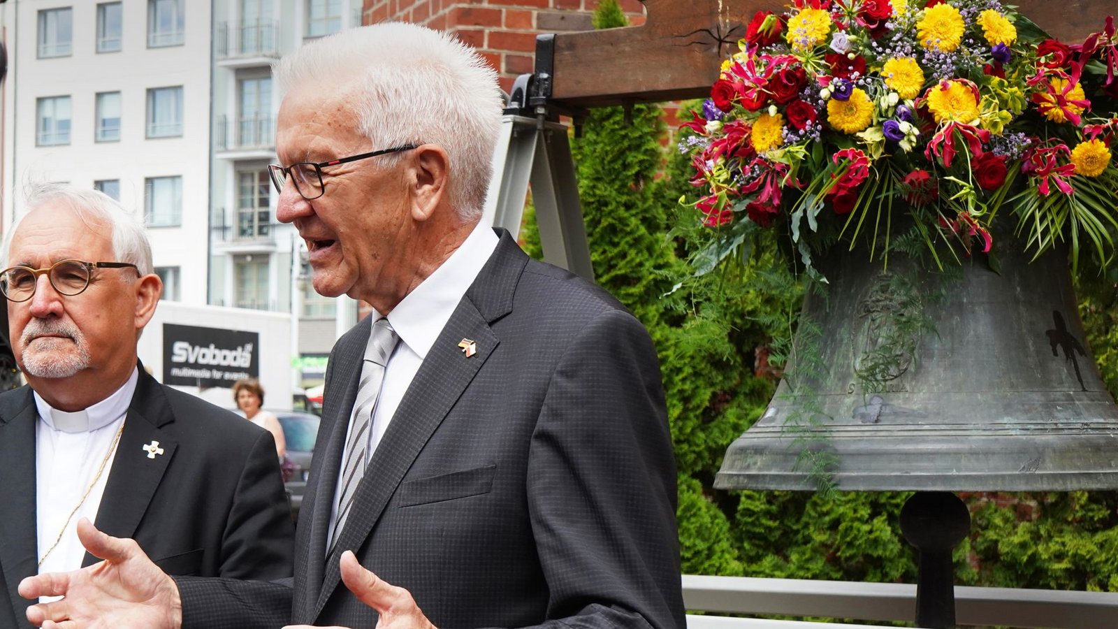 Bischof Gebhard Fürst (links) und Ministerpräsident Winfried Kretschmann sind nach Polen gereist.Foto: Diözese Rottenburg-Stuttgart/Arkadius Guzy Bischof Gebhard Fürst (links) und Ministerpräsident Winfried Kretschmann sind nach Polen gereist.Foto: Diözese Rottenburg-Stuttgart/Arkadius Guzy