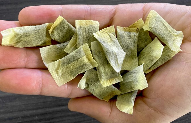 Snus oder nicht? Diese Tabakbeutel sehen so aus, gelten offiziell aber als Kautabak – und dürfen deshalb verkauft werden.<span class='image-autor'>Foto: Jürgen Bock</span>