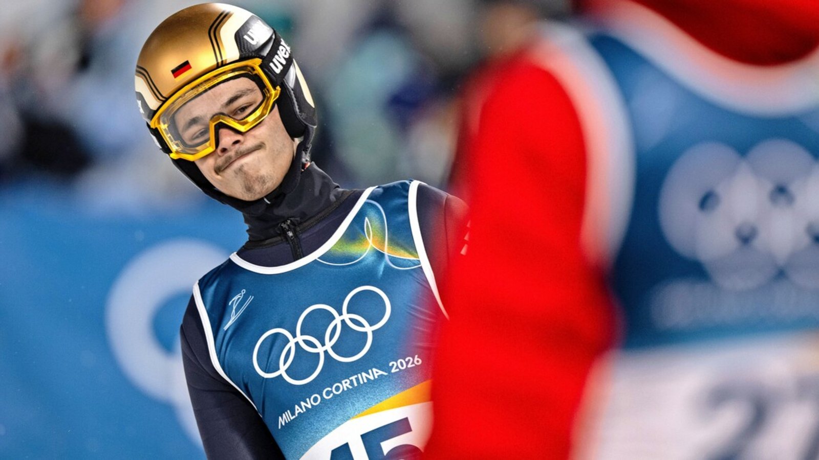 Philipp Raimund ist nach nach dem Springen von der Großschanze bedient.Foto: imago/Oliver Lerch