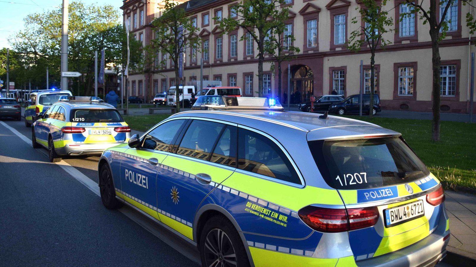In der Uni Mannheim hat die Polizei einen Mann angeschossen – er starb später im Krankenhaus.Foto: dpa/René Priebe