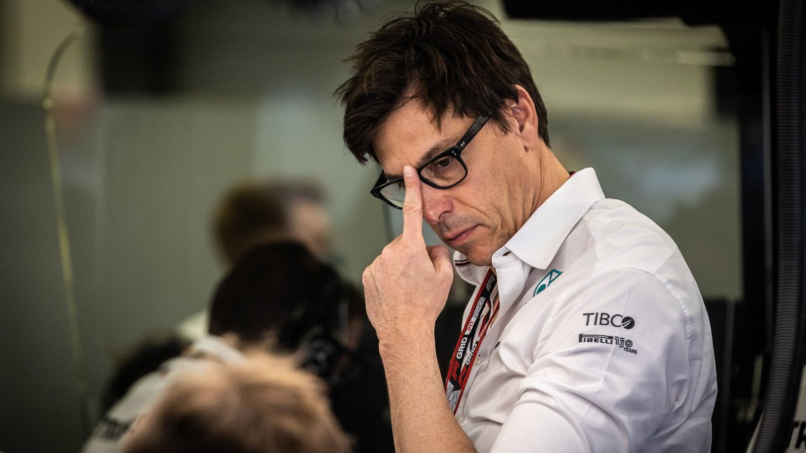 Teamchef Toto Wolff hat bei Mercedes schon entspanntere Tage erlebt.Foto: IMAGO//iederik van der Laan