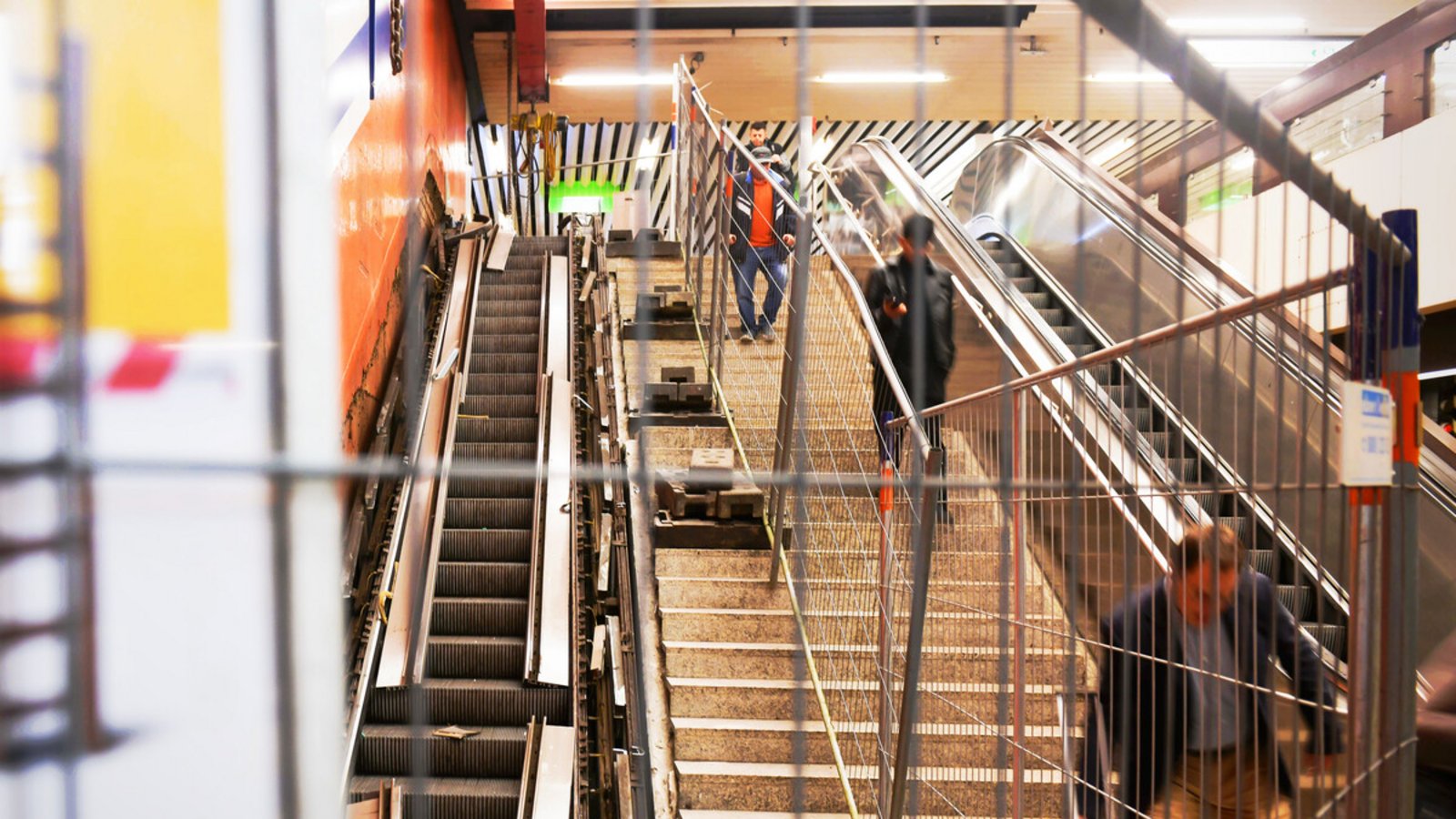 Der Austausch der Rolltreppe am Arnulf-Klett-Platz zieht sich noch bis in den November.Foto: Lichtgut/Max Kovalenko Der Austausch der Rolltreppe am Arnulf-Klett-Platz zieht sich noch bis in den November.Foto: Lichtgut/Max Kovalenko