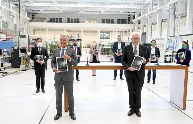 Winfried Kretschmann und Thomas Strobl bei der Vorstellung des Koalitionsvertrags im Mai 2021.<span class='image-autor'>Foto: dpa/Bernd Weissbrod</span>
