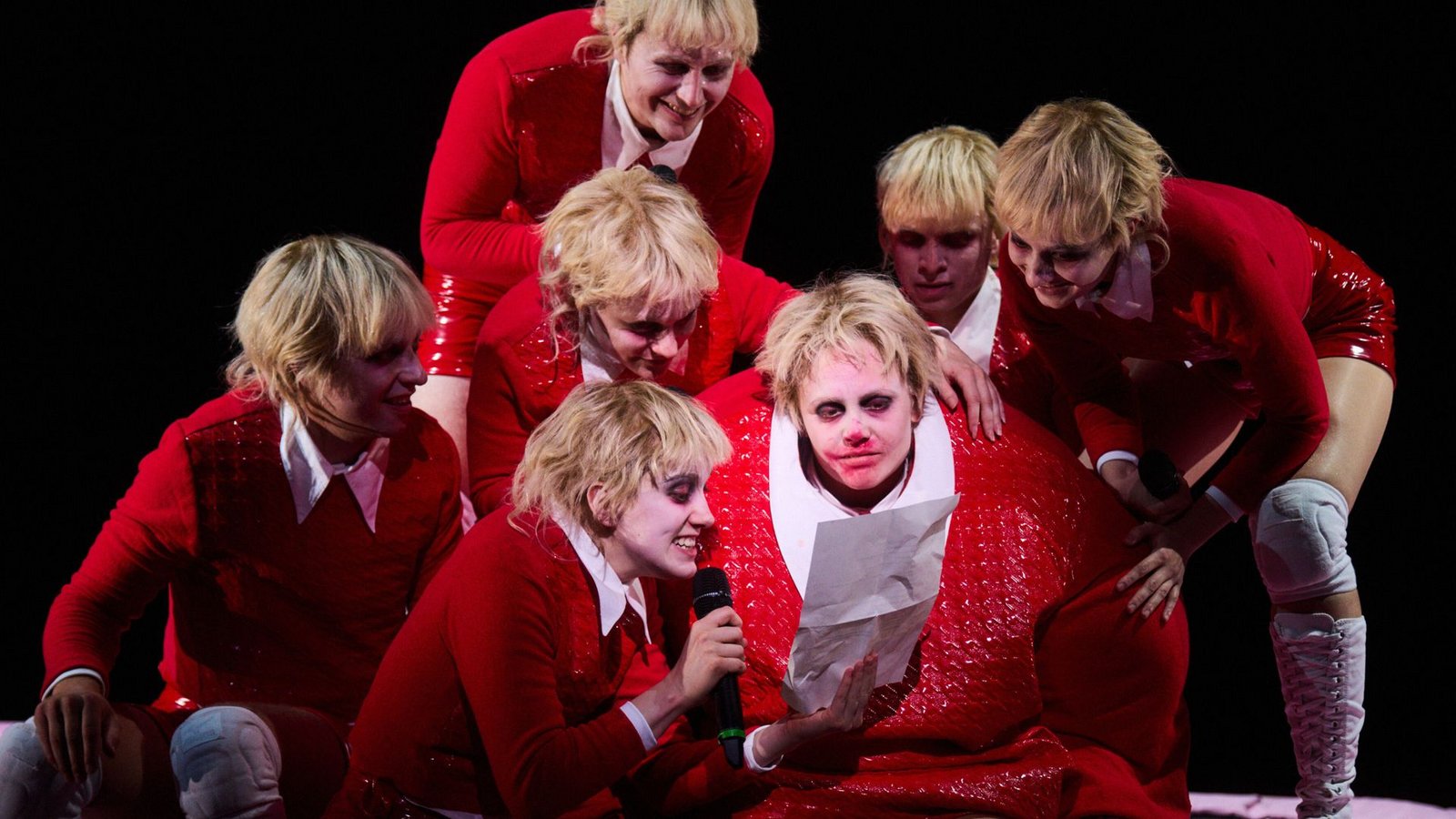 Gute Nachrichten aus Berlin: Das Stuttgarter Schauspiel ist mit der Inszenierung „Die Welt im Rücken“ (Szenenfoto) zum Theatertreffen eingeladen.Foto: Julian Baumann