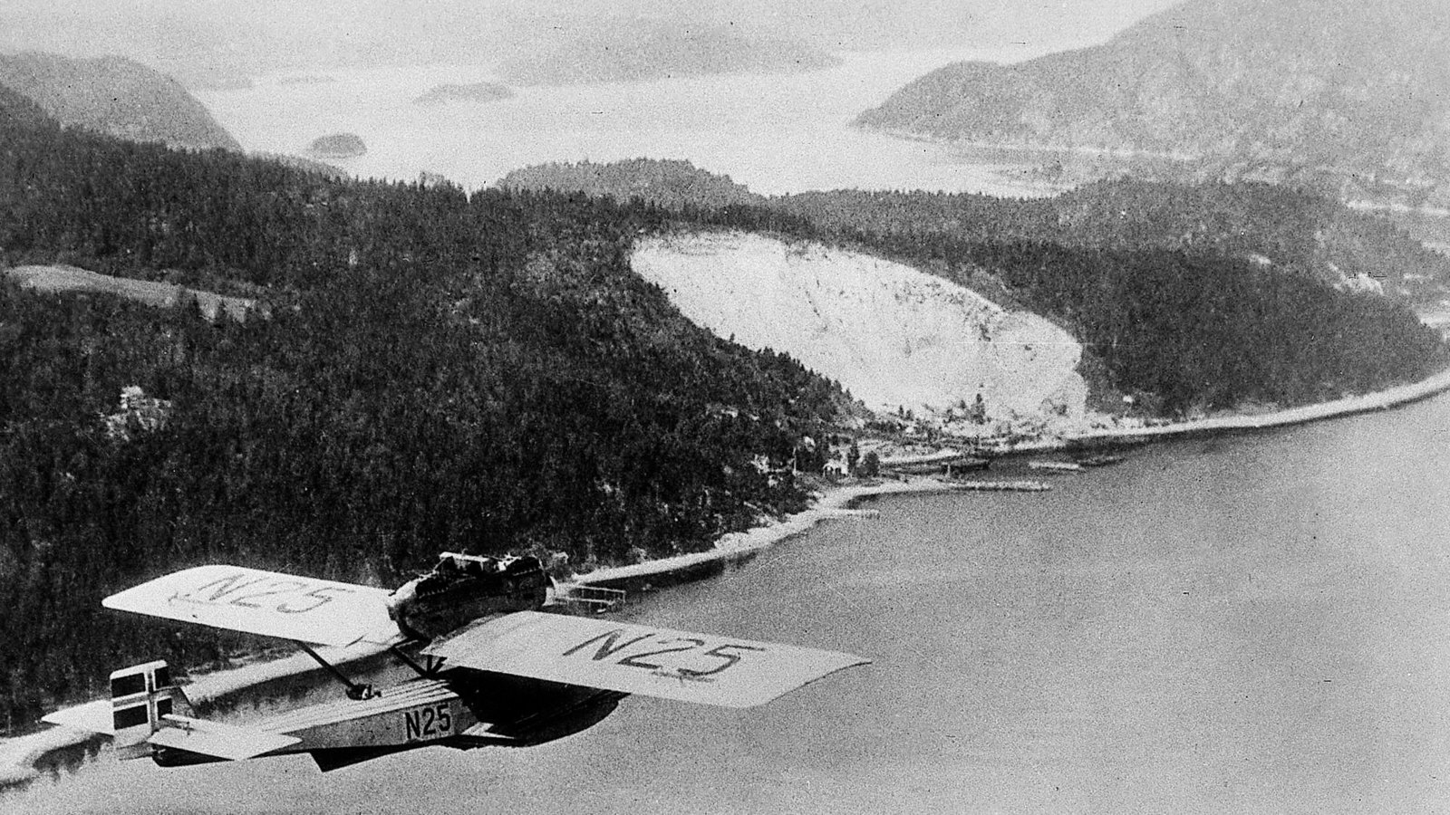 Der Dornier-Wal N25 beim Flug über den Osloford im Jahr 1925Foto: Dornier Museum