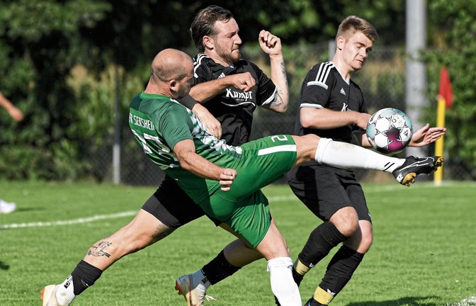 Oliver Schmid und Nils Gutscher (von rechts) werden im Spiel der SGM Riexingen am Sonntag fehlen. Foto: Leiter
