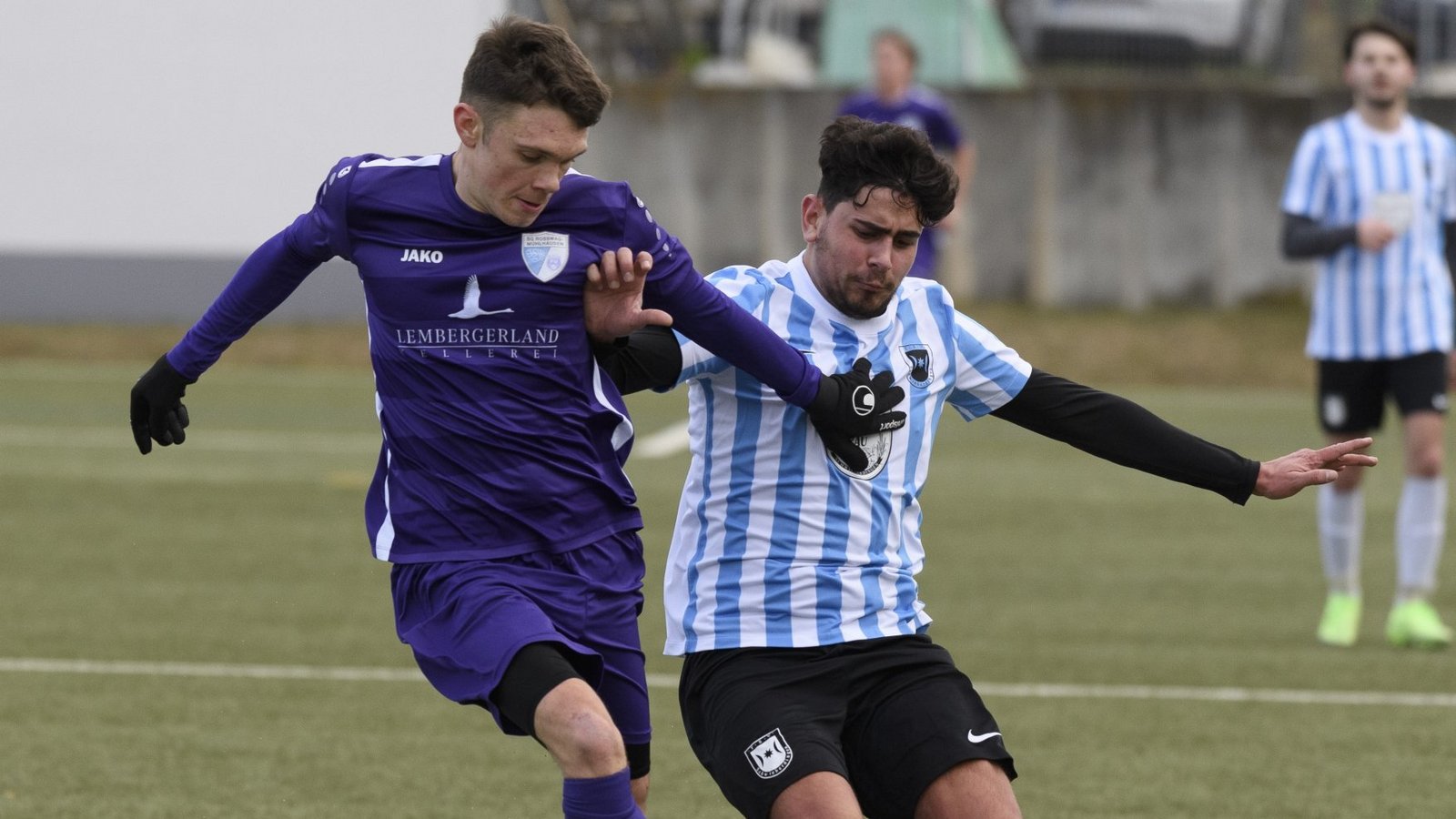 Louis Wäbisch (links) hat beim A-2-Zwölften TSV Schwieberdingen II zwei Tore zum 6:0-Sieg der SGM Roßwag/Mühlhausen beigetragen. Foto: LeitnerFoto: Leitner Louis Wäbisch (links) hat beim A-2-Zwölften TSV Schwieberdingen II zwei Tore zum 6:0-Sieg der SGM Roßwag/Mühlhausen beigetragen. Foto: LeitnerFoto: Leitner