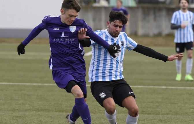 Louis Wäbisch (links) hat beim A-2-Zwölften TSV Schwieberdingen II zwei Tore zum 6:0-Sieg der SGM Roßwag/Mühlhausen beigetragen. Foto: Leitner<span class='image-autor'>Foto: Leitner</span>
