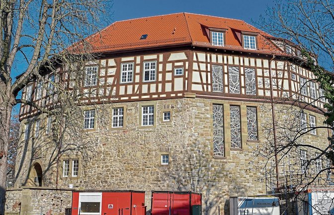Die Sanierung des Wasserschlosses in Sachsenheim wird nochmals teurer. Foto: Kalb