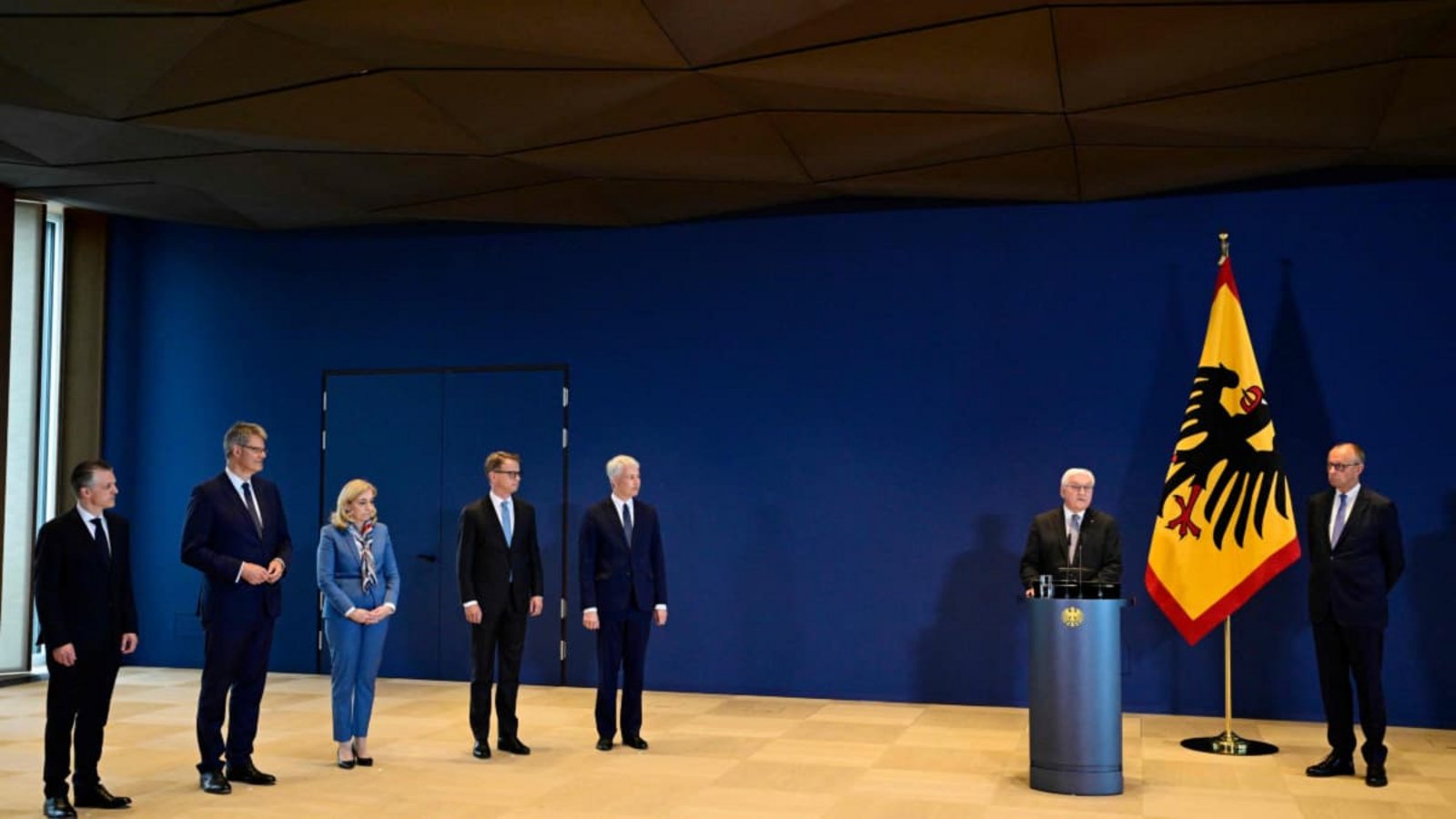 Neue Räume, neue Minister, neue Methoden: Bundespräsident Frank-Walter Steinmeier bei der Ernennung der neuen Kabinettsmitglieder von Kanzler Friedrich MerzJohn MacDougall/afp