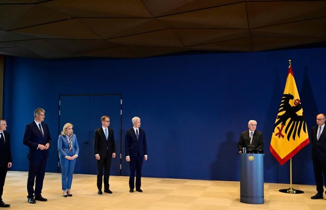 Neue Räume, neue Minister, neue Methoden: Bundespräsident Frank-Walter Steinmeier bei der Ernennung der neuen Kabinettsmitglieder von Kanzler Friedrich Merz<span class='image-autor'>John MacDougall/afp</span>