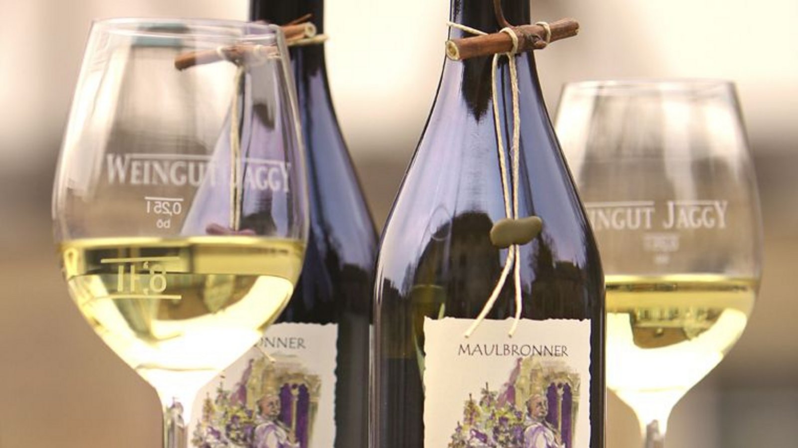 Poesiegenuss mit einem Glas Wein. Foto: SSG