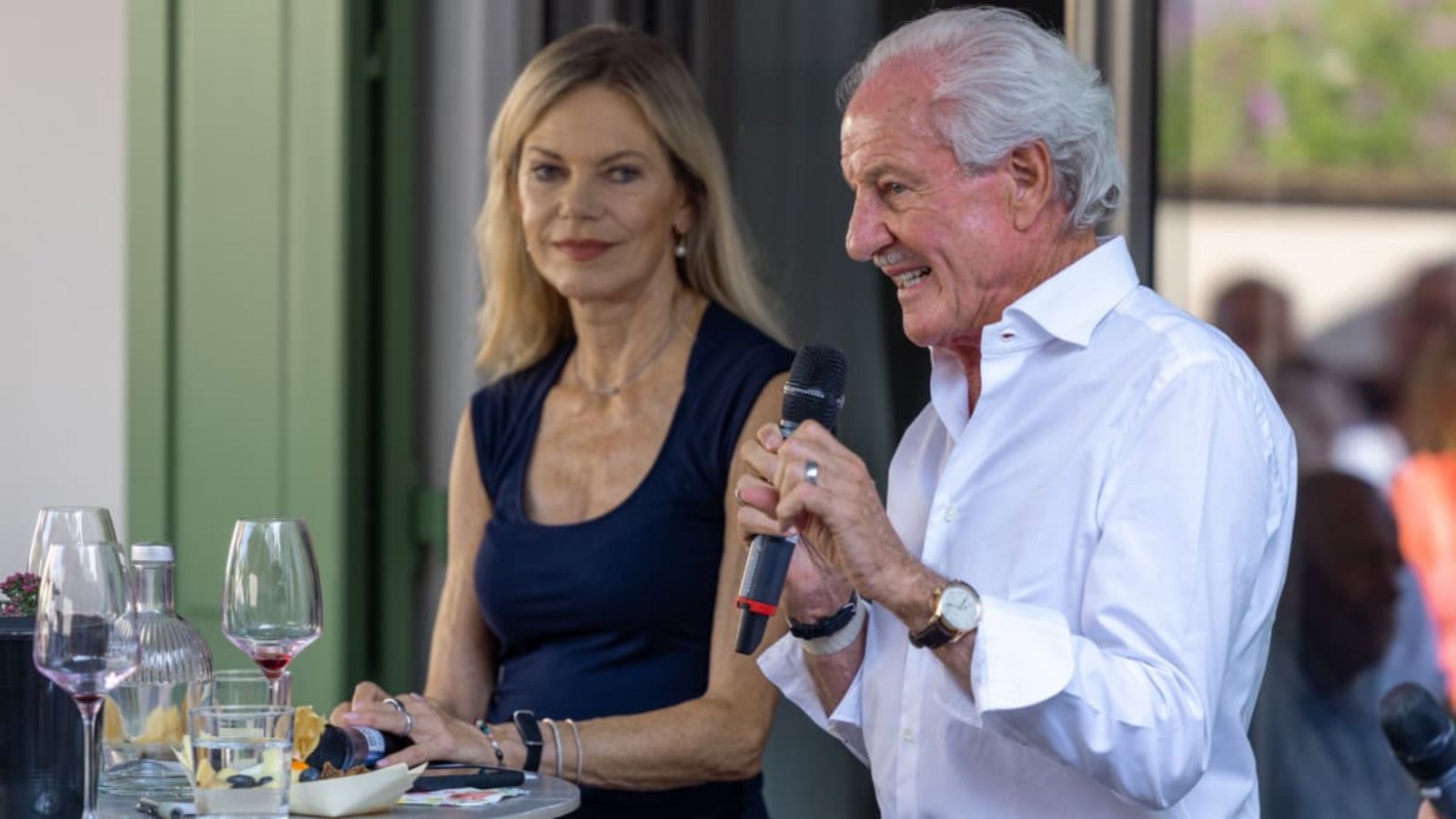 Wolfgang Reitzle und Nina Ruge waren im Weingut exNicrum in Hessigheim zu Gast und diskutierten über Politik und Wein.Andreas Essig Wolfgang Reitzle und Nina Ruge waren im Weingut exNicrum in Hessigheim zu Gast und diskutierten über Politik und Wein.Andreas Essig