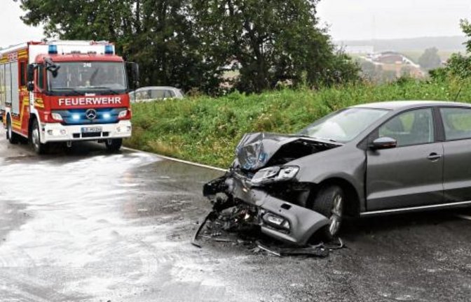Unfall an der Einmündung der Theodor-Heuss-Straße in Hochdorf.  Foto: Rometsch/KS-Images