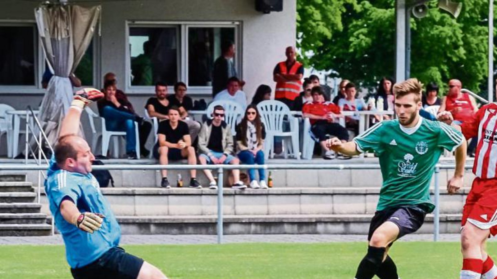 Philipp Bielesch (rechts) tritt am Sonntag mit der Mannschaft des TSV Hochdorf zum Kellerduell der Fußball-Kreisliga B 7 gegen die SF Großsachsenheim an. Foto: Simecek Philipp Bielesch (rechts) tritt am Sonntag mit der Mannschaft des TSV Hochdorf zum Kellerduell der Fußball-Kreisliga B 7 gegen die SF Großsachsenheim an. Foto: Simecek
