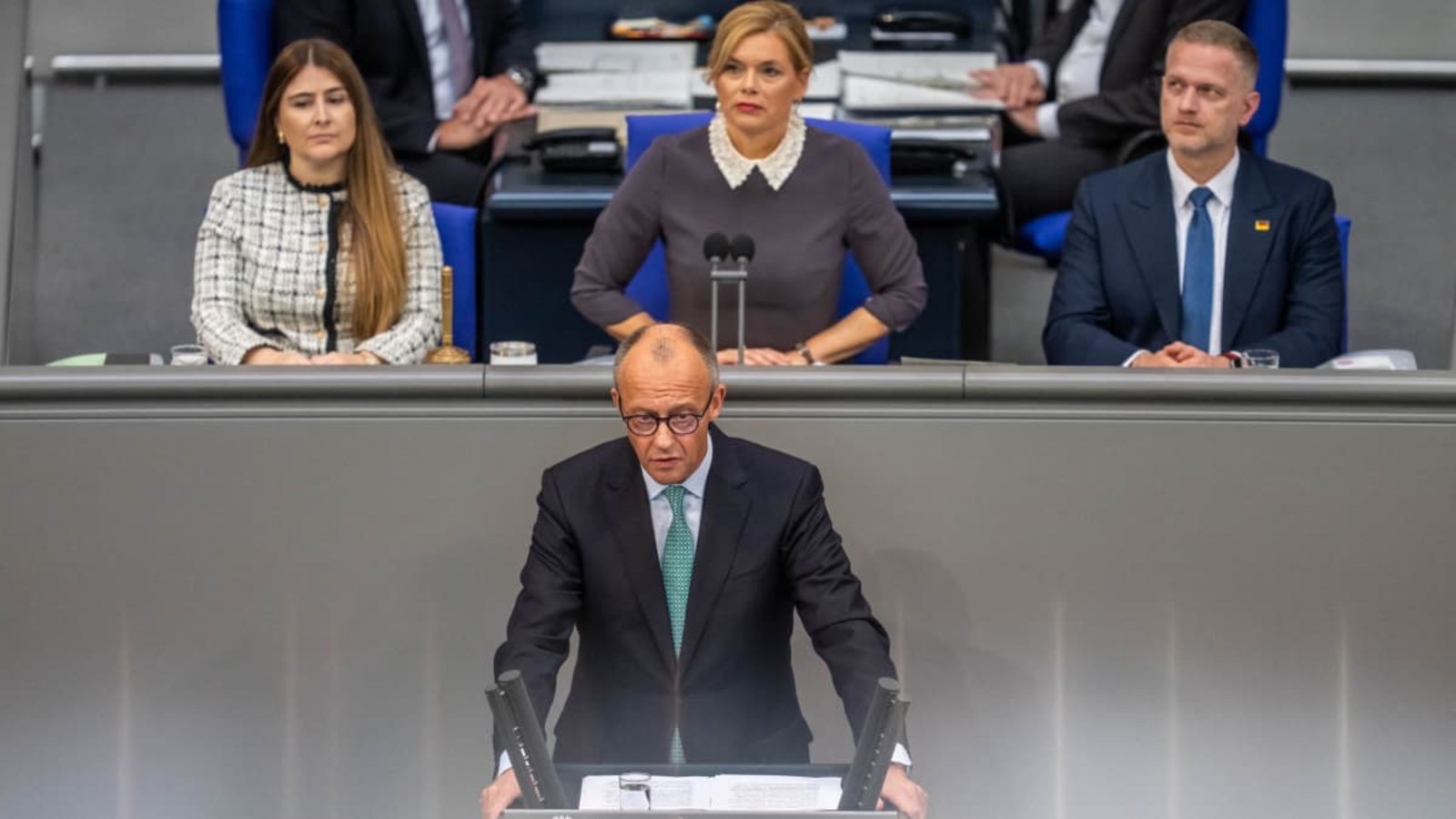 Bundeskanzler Friedrich Merz (CDU) im Bundestag in Berlin bei einer Regierungserklärung vor dem EU-Gipfel. Merz fordert stärkere Einsparungen in Brüssel.Michael Kappeler/dpa Bundeskanzler Friedrich Merz (CDU) im Bundestag in Berlin bei einer Regierungserklärung vor dem EU-Gipfel. Merz fordert stärkere Einsparungen in Brüssel.Michael Kappeler/dpa