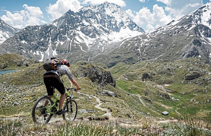 Mit dem Rad ist Ferry Weikert derzeit vor allem in den Schweizer Alpen unterwegs. Im Herbst möchte er sein Studium im Fach „Outdoorsport & Adventuremanagement“ beginnen. Fotos: p