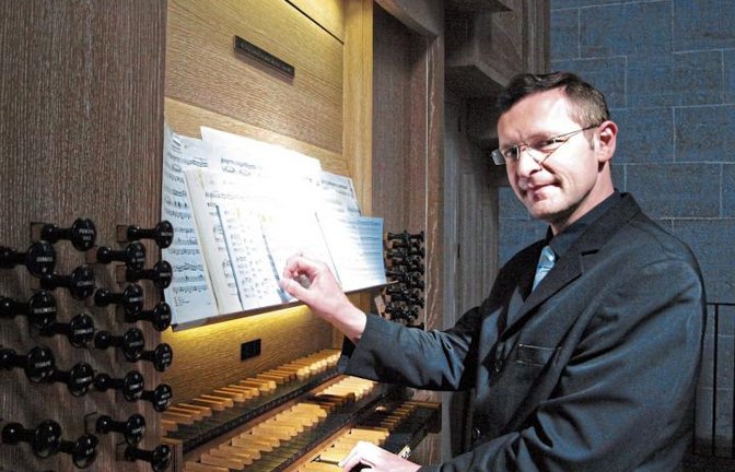 Bezirkskantor Thorsten Hülsemann brillierte erneut an der Grenzing-Orgel der Maulbronner Klosterkirche.  Fotos: Filitz