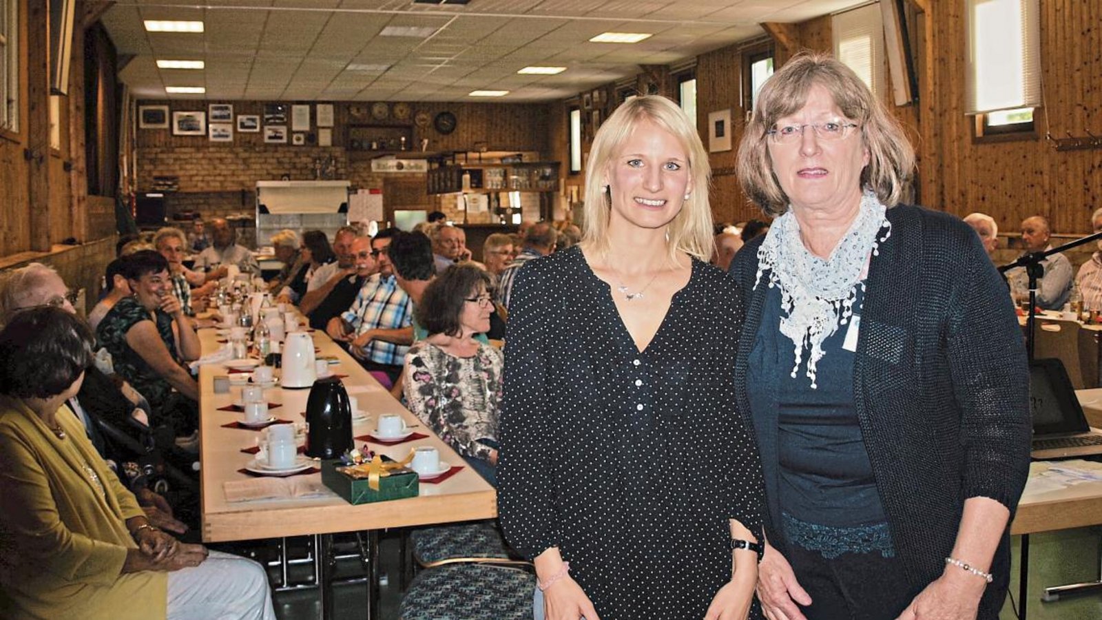 Freuen sich über ihre rundum gelungene Veranstaltung, für die das Publikum mit langanhaltendem Beifall dankte: Referentin Daniela Falz (links) und Cornelia Schuler von den Waldenserfreunden. Foto: Filitz Freuen sich über ihre rundum gelungene Veranstaltung, für die das Publikum mit langanhaltendem Beifall dankte: Referentin Daniela Falz (links) und Cornelia Schuler von den Waldenserfreunden. Foto: Filitz