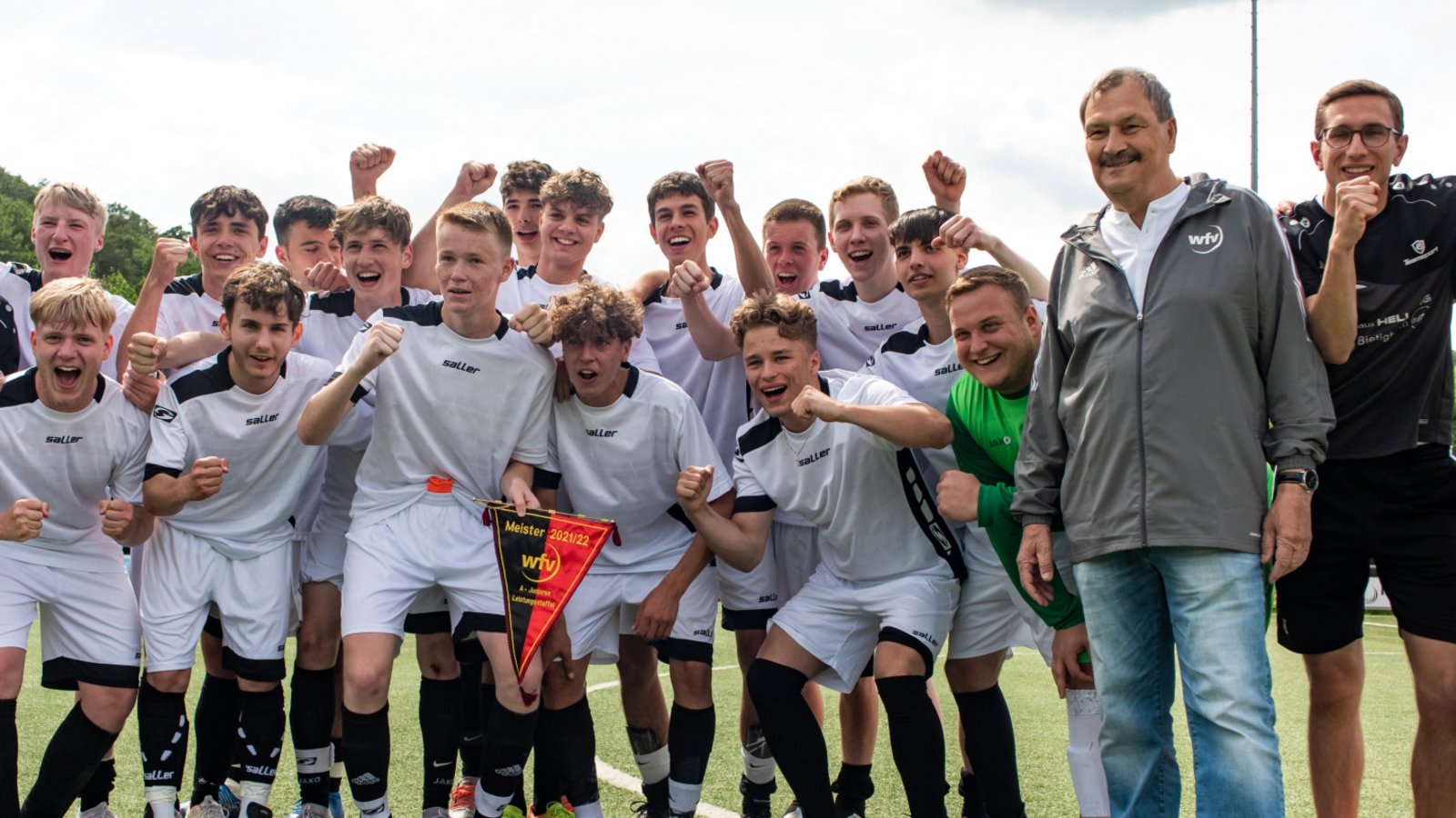 Die A-Junioren der SGM Hohenhaslach/Freudental bejubeln den Titel. Foto: privat Die A-Junioren der SGM Hohenhaslach/Freudental bejubeln den Titel. Foto: privat