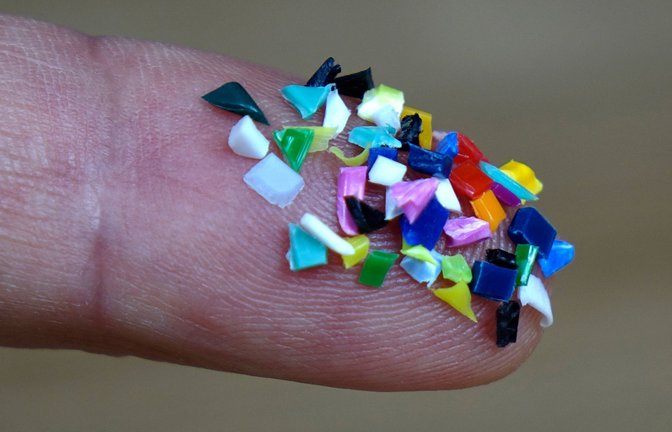 Katrin Schuhen hat eine Mission: Sie will Mikroplastik direkt in der Industrie oder in den Kläranlagen aus dem Wasser holen, bevor es in die Flüsse gelangt.<span class='image-autor'>Foto: IMAGO/Steinach</span>
