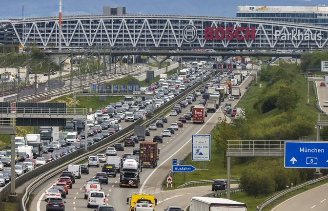 Auch auf der A8 ist mit Staus zu rechnen (Archivbild).<span class='image-autor'>Foto: IMAGO/Arnulf Hettrich</span>