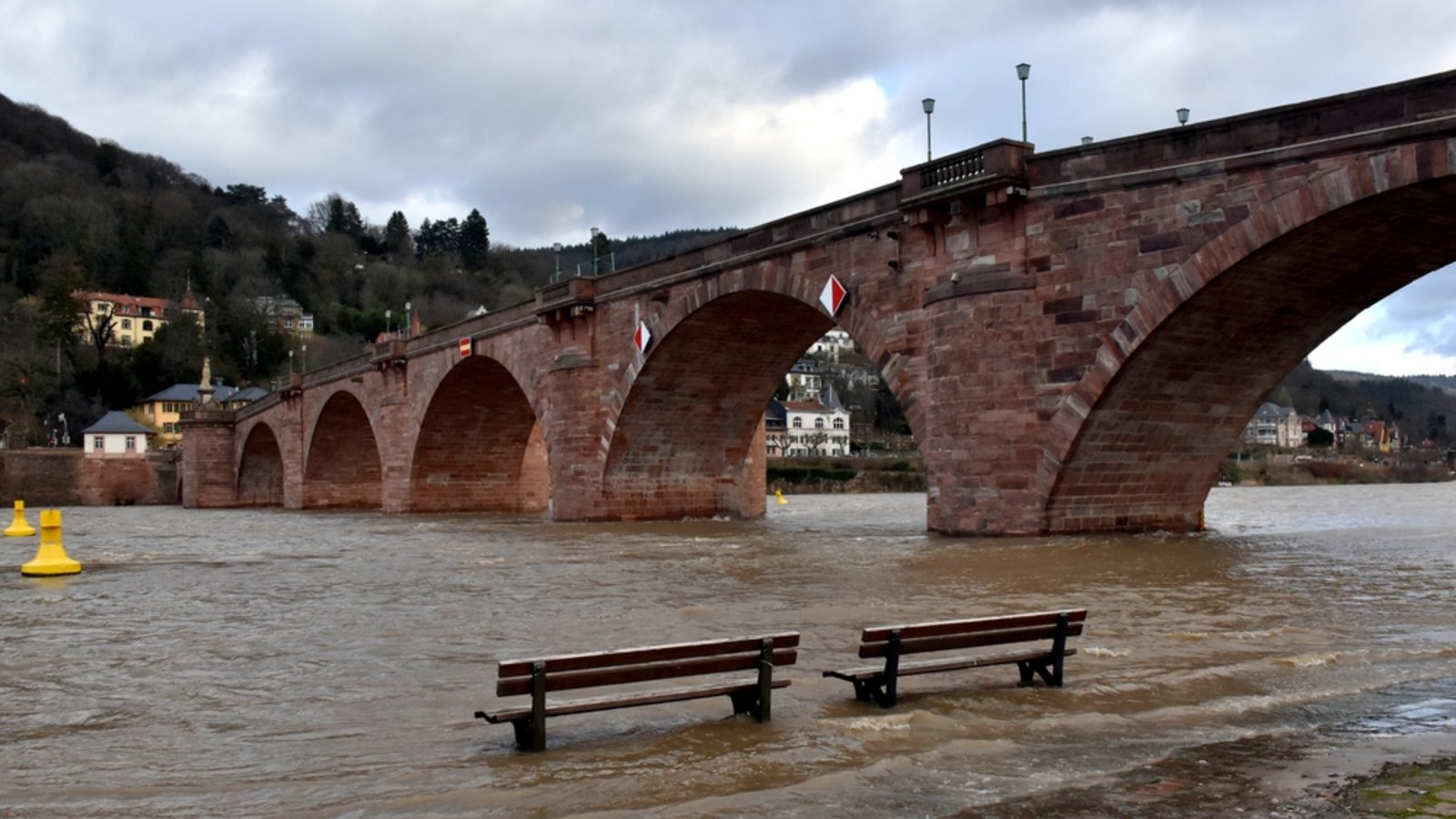 LUBW-Analyse zeigt: 2024 war eines der wärmsten und nassesten Jahre in Baden-Württemberg – mit Starkregen, Hochwasser und neuen Temperaturrekorden.Foto: Uellue / Shutterstock.com
