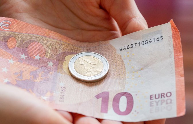 Arbeitnehmer (ledig, ohne Kind, Steuerklasse 1) verdienen 2022 im Schnitt 2132 Euro im Monat<b>.</b><span class='image-autor'>Foto: dpa/Fernando Gutierrez-Juarez</span>