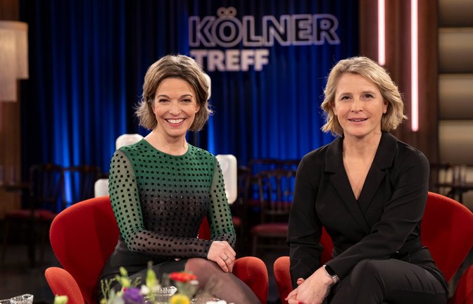 Anna Planken (l) und Susan Link moderieren die Sendung.<span class='image-autor'>Foto: WDR/Melanie Grande</span>