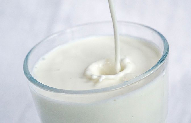 In den USA sollte derzeit lediglich pasteurisierte Milch konsumiert werden.<span class='image-autor'>Foto: Sina Schuldt/dpa</span>