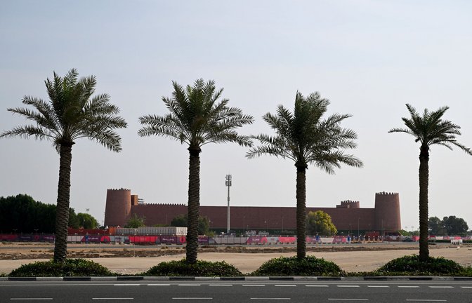 So sieht die Trainingsstätte der DFB-Elf im Norden Katars von außen aus.<span class='image-autor'>Foto: dpa/Federico Gambarini</span>