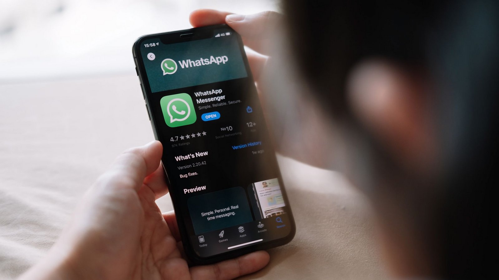 Ab dem 24. Oktober 2023 werden einige ältere Smartphones die App nicht mehr nutzen könnenFoto: IMAGO/Pond5 Images/IMAGO/xnateemeex Ab dem 24. Oktober 2023 werden einige ältere Smartphones die App nicht mehr nutzen könnenFoto: IMAGO/Pond5 Images/IMAGO/xnateemeex