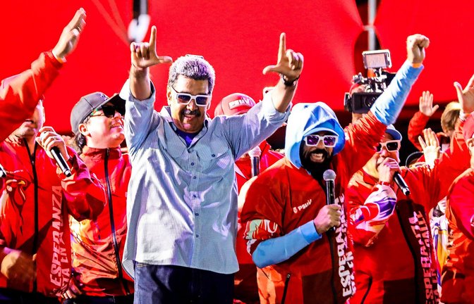 Amtsinhaber Nicolas Maduro tanzt während eines Wahlkampfauftritts.<span class='image-autor'>Foto: dpa/Jeampier Arguinzones</span>