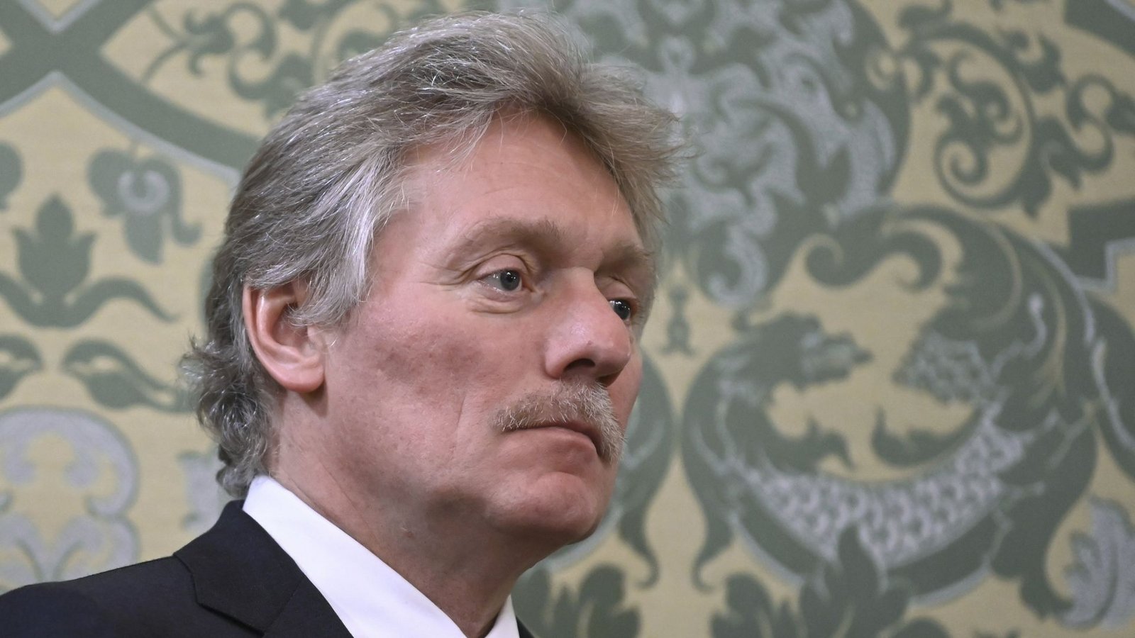 Kreml-Sprecher Dmitri Peskow hielt sich mit einer Aussage zurück. (Archivbild)Foto: AP/Alexander Kazakov