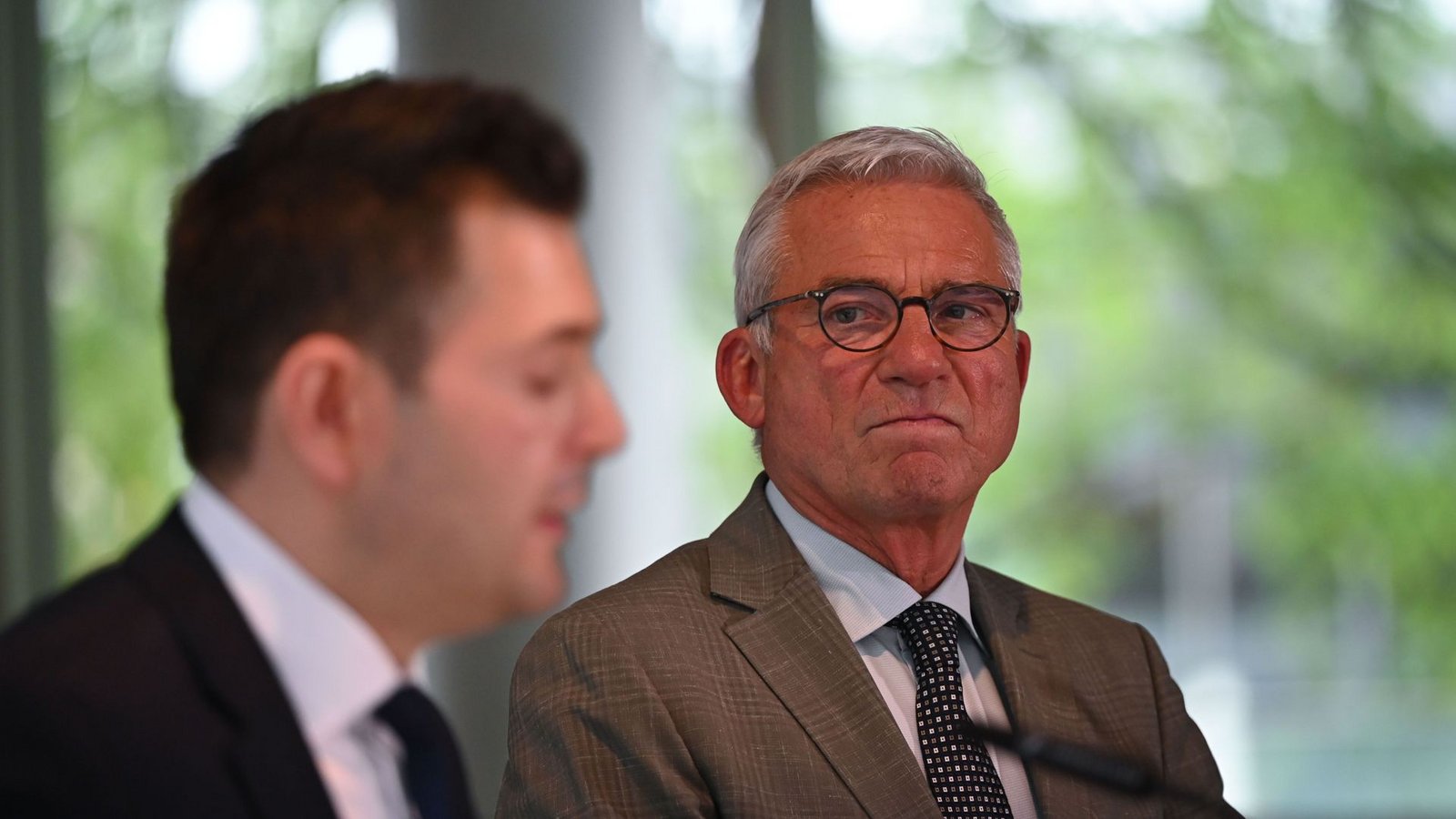 Er ist immer noch da: Thomas Strobl (rechts), der neue Präsident des Landtags in Baden-Württemberg, und Tobias Vogt, baden-württembergischer CDU-FraktionsvorsitzenderFoto: Katharina Kausche/dpa Er ist immer noch da: Thomas Strobl (rechts), der neue Präsident des Landtags in Baden-Württemberg, und Tobias Vogt, baden-württembergischer CDU-FraktionsvorsitzenderFoto: Katharina Kausche/dpa