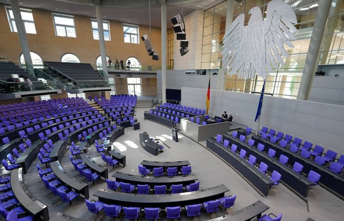 Deutscher Bundestag in Berlin: Ampel und Union haben sich im Bundestag nach langem Ringen auf ein Papier gegen Antisemitismus geeinigt (Symbolfoto).<span class='image-autor'>Foto: IMAGO/Political-Moments/IMAGO</span>