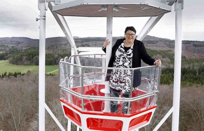 Die Geschäftsführerin des Traumlands auf der Bärenhöhle: Ines Ehe im Riesenrad des Parks. In unserer Bildergalerie weitere Aufnahmen aus dem Traumland.<span class='image-autor'>Foto: Horst Haas</span>