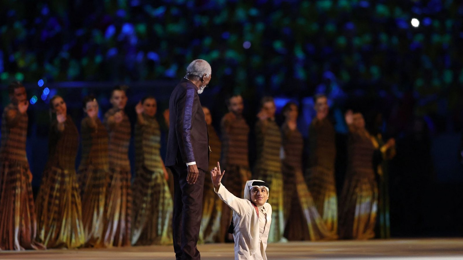 Der US-Schauspieler  Morgan Freeman (links) and der YouTuber Ghanim al Muftah  aus dem Katar nahmen auch an der Eröffnung teil.Foto: AFP/KARIM JAAFAR