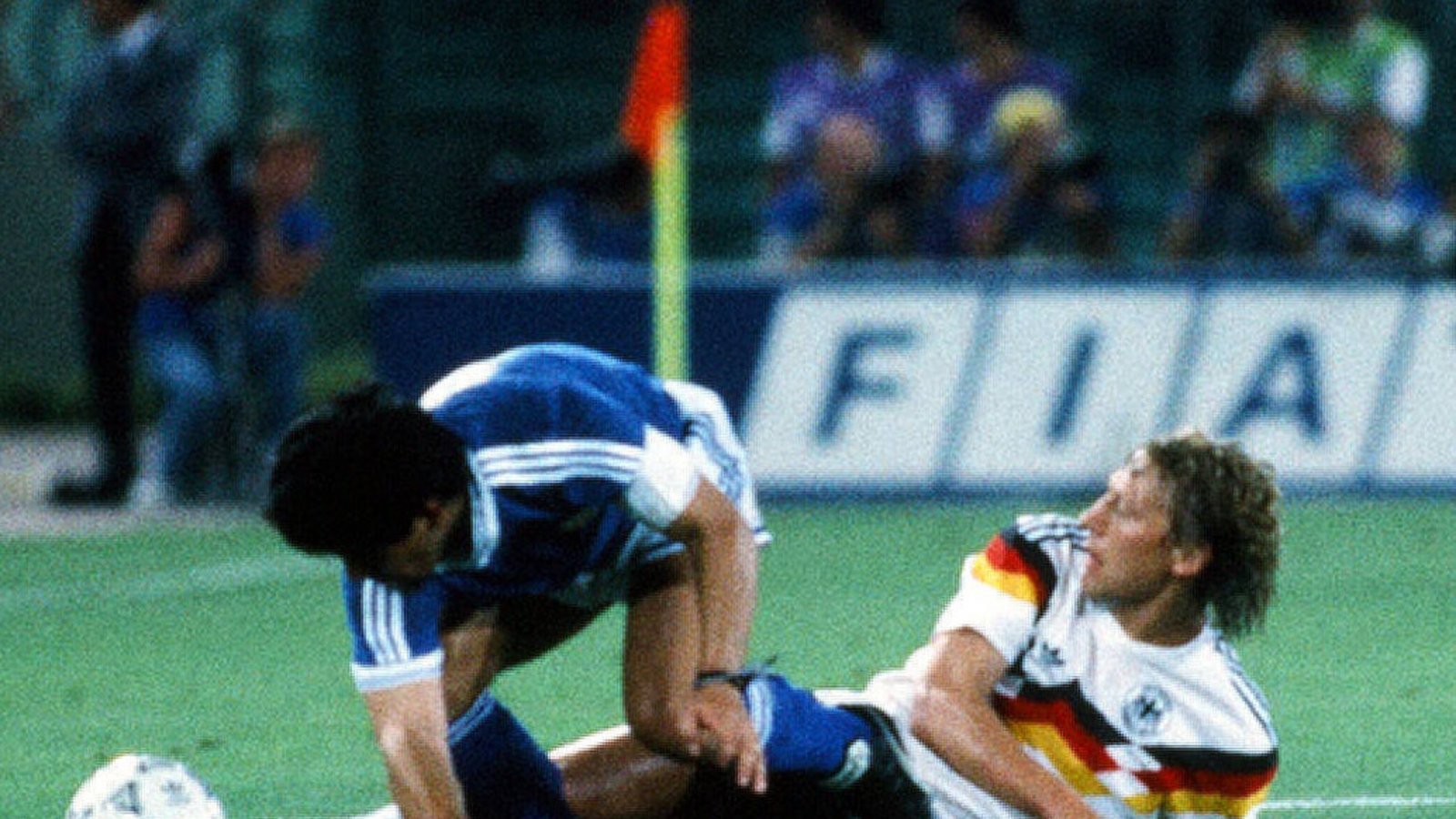 Guido Buchwald stellt im WM-Finale 1990 Maradona in den Schatten.Foto: imago/Rudel Guido Buchwald stellt im WM-Finale 1990 Maradona in den Schatten.Foto: imago/Rudel